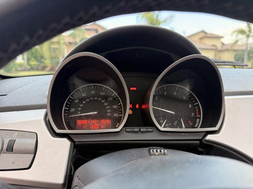 White 2004 BMW Z4 2.5i