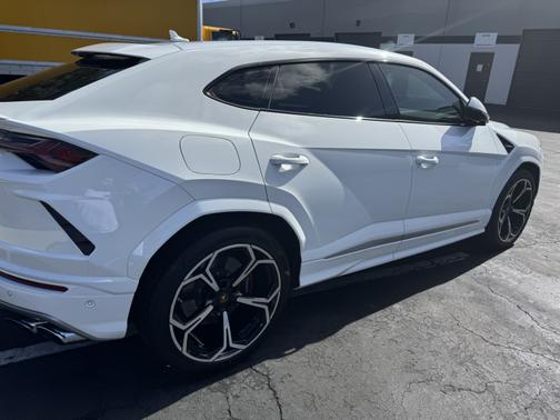 2019 Lamborghini Urus Base