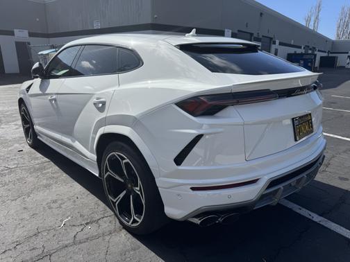 2019 Lamborghini Urus Base