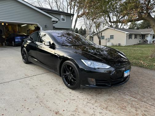 2015 Tesla Model S 90D