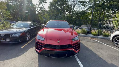 Photo 2 of 7 of 2021 Lamborghini Urus Base