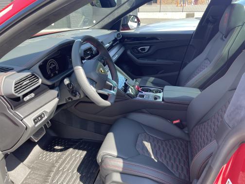 Photo 4 of 7 of 2021 Lamborghini Urus Base