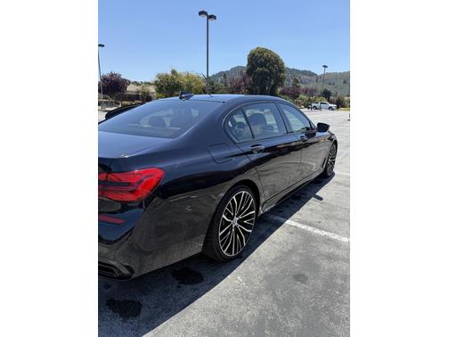 2019 BMW 750 i