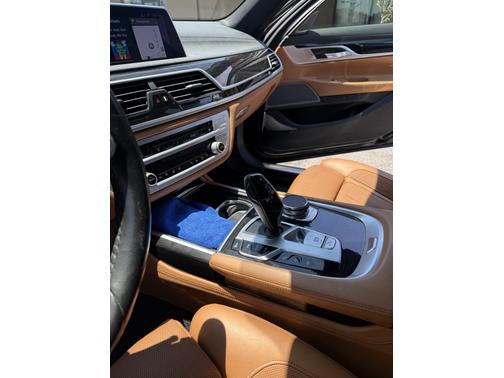 2019 BMW 750 i