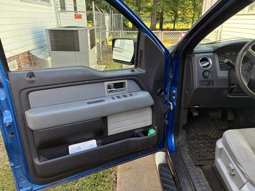 Blue 2011 Ford F-150 XLT