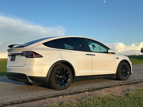 2022 Tesla Model X Long Range