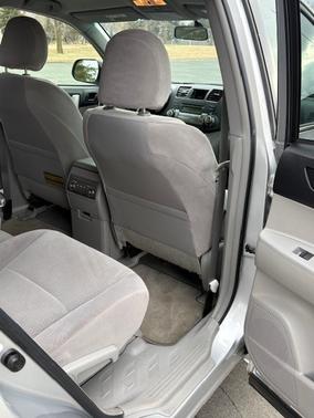 Gray 2010 Toyota Highlander Base