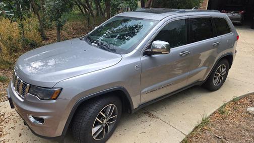 Silver 2017 Jeep Grand Cherokee Limited
