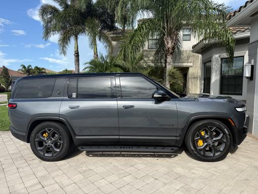 2023 Rivian R1S Adventure Quad-Motor Large Package