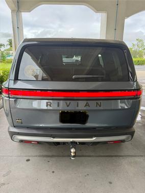2023 Rivian R1S Adventure Quad-Motor Large Package