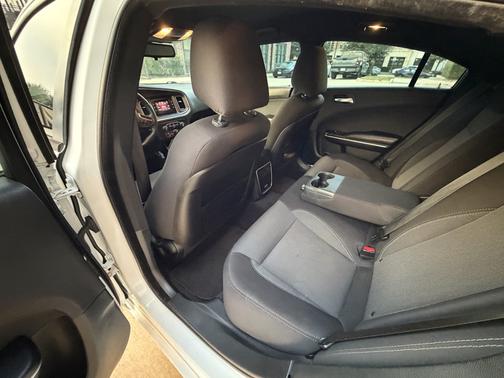 White 2015 Dodge Charger SE