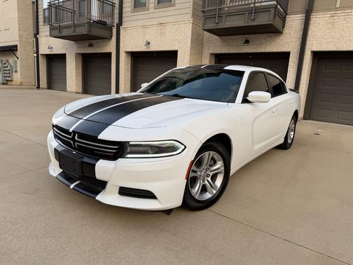 White 2015 Dodge Charger SE