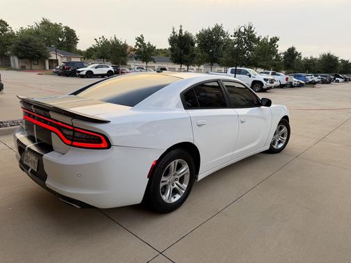 White 2015 Dodge Charger SE