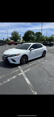 White 2020 Toyota Camry SE