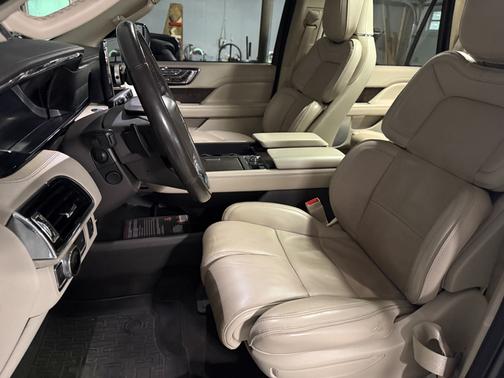 Black 2019 Lincoln Navigator Reserve