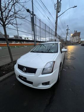 White 2012 Nissan Sentra 2.0 SR