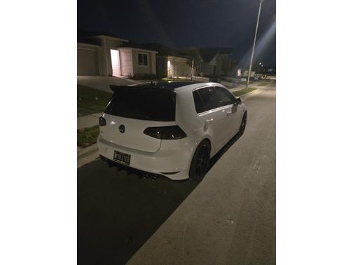 2016 Volkswagen Golf R 4-Door