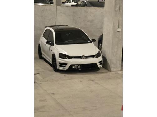 2016 Volkswagen Golf R 4-Door