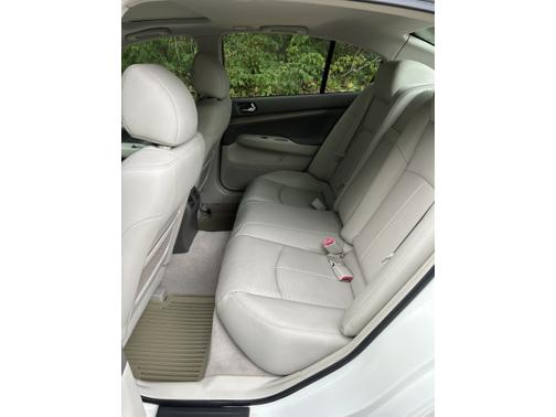 2011 INFINITI G37x Base