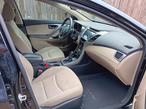 Black 2014 Hyundai ELANTRA SE