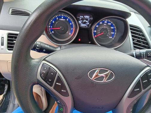 Black 2014 Hyundai ELANTRA SE
