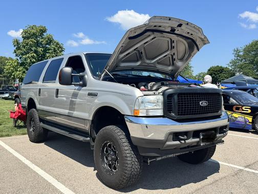 Silver 2004 Ford Excursion XLT