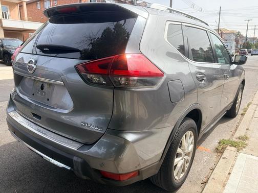 Gray 2019 Nissan Rogue SV