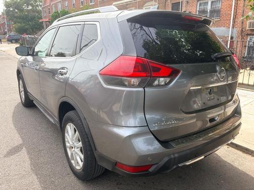 Gray 2019 Nissan Rogue SV