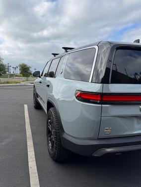 Gray 2024 Rivian R1S Adventure Quad-Motor Large Package