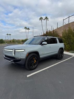 Gray 2024 Rivian R1S Adventure Quad-Motor Large Package