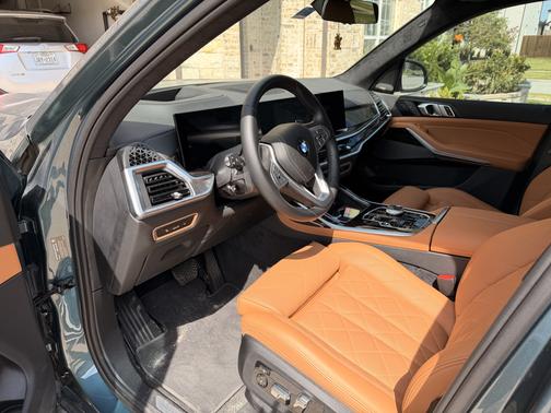 Blue 2024 BMW X7 xDrive40i