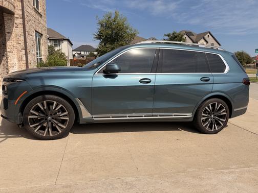 Blue 2024 BMW X7 xDrive40i