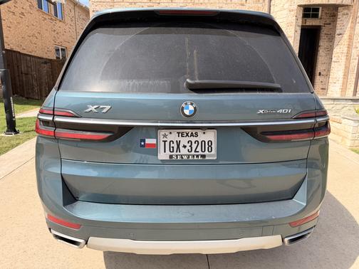 Blue 2024 BMW X7 xDrive40i