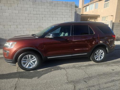Red 2018 Ford Explorer XLT