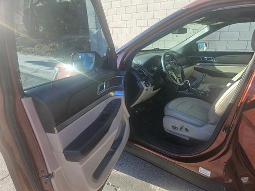 Red 2018 Ford Explorer XLT