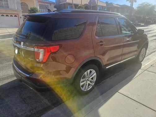 Red 2018 Ford Explorer XLT