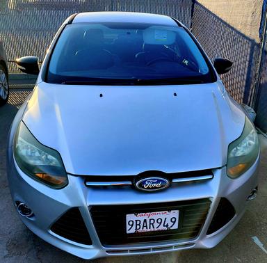 Silver 2014 Ford Focus SE