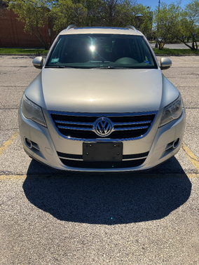 Photo 3 of 9 of 2009 Volkswagen Tiguan SE