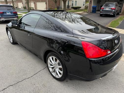 Black 2013 INFINITI G37 x