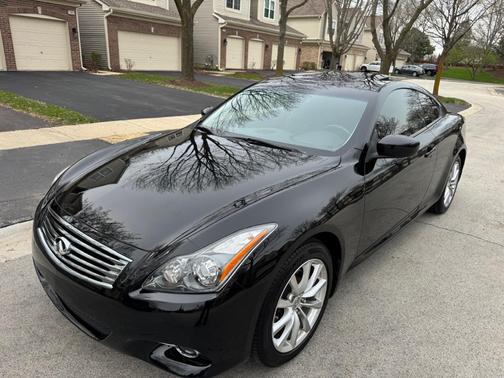 Black 2013 INFINITI G37 x