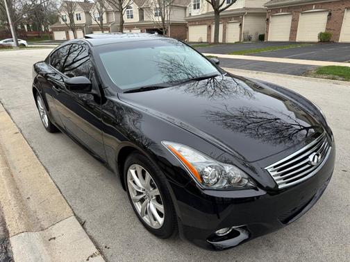 Black 2013 INFINITI G37 x