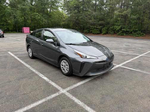 Gray 2019 Toyota Prius L