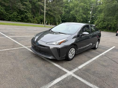 Gray 2019 Toyota Prius L