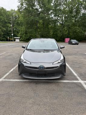 Gray 2019 Toyota Prius L