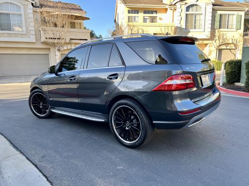 Photo 3 of 10 of 2012 Mercedes-Benz M-Class ML 350 4MATIC