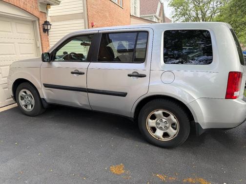 Silver 2013 Honda Pilot LX