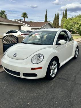 2008 Volkswagen New Beetle Triple White