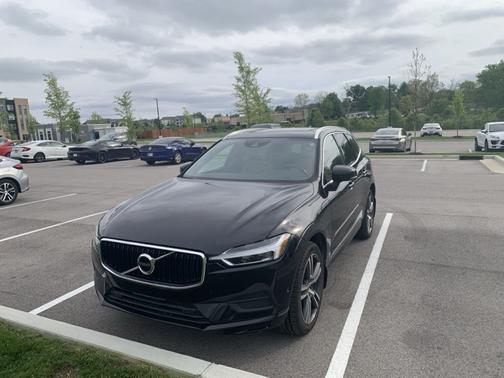 Black 2018 Volvo XC60 T5 Momentum