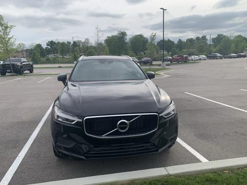 Black 2018 Volvo XC60 T5 Momentum
