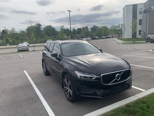 Black 2018 Volvo XC60 T5 Momentum